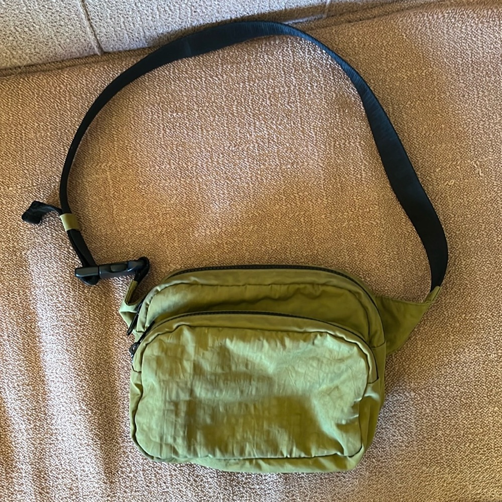 Baggu Fanny pack in moss